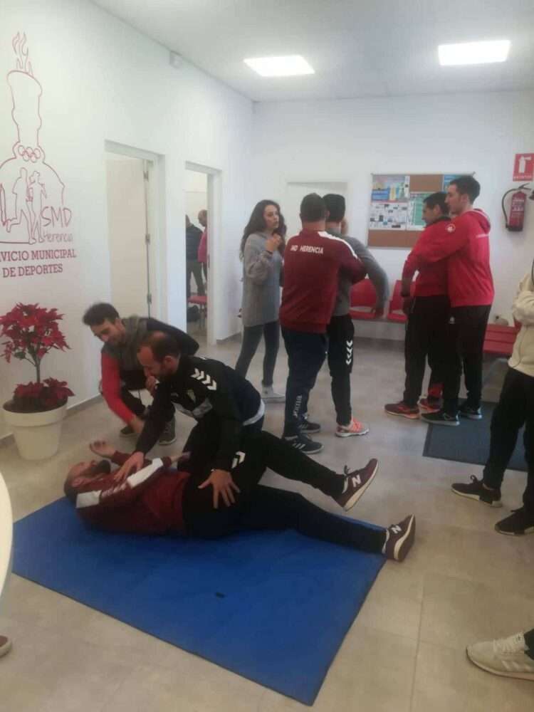 Celebrado el curso de reciclaje para utilizar el Desfibrilador Externo SemiAutomático (DESA) 7