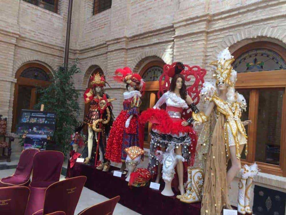 Fotografías de la Exposición de trajes del Carnaval de Herencia 10