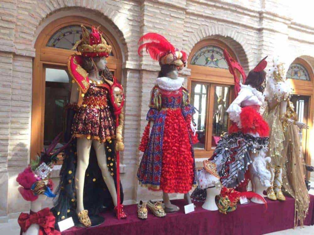 Fotografías de la Exposición de trajes del Carnaval de Herencia 16