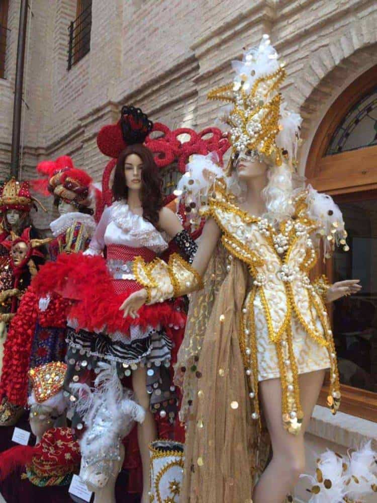 Fotografías de la Exposición de trajes del Carnaval de Herencia 17