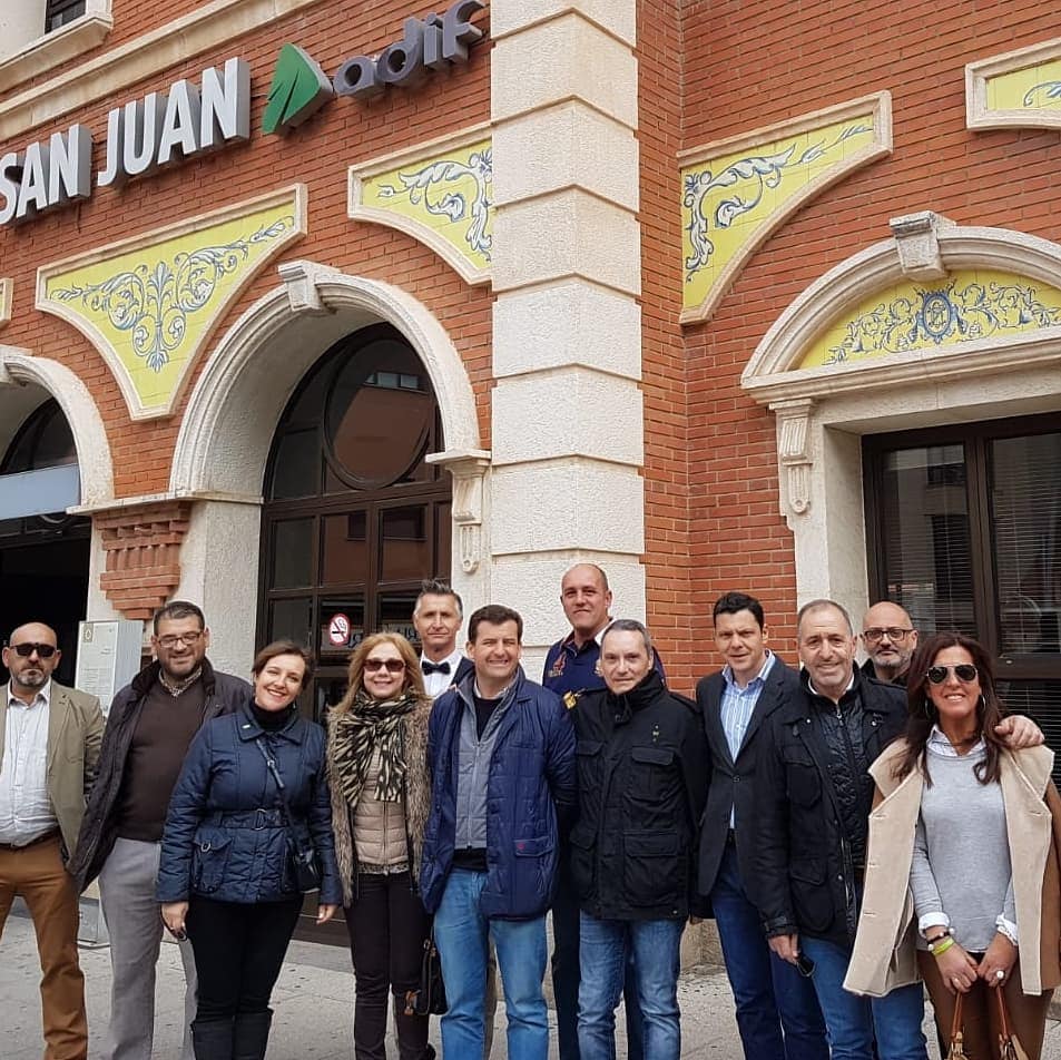 Encuentro de Vox con los candidatos en Tomelloso tras la visita a Herencia y Alcázar de San Juan Encuentro de VOx en Alcázar de San Juan - Encuentro de Vox con los candidatos en Tomelloso tras la visita a Herencia y Alcázar de San Juan