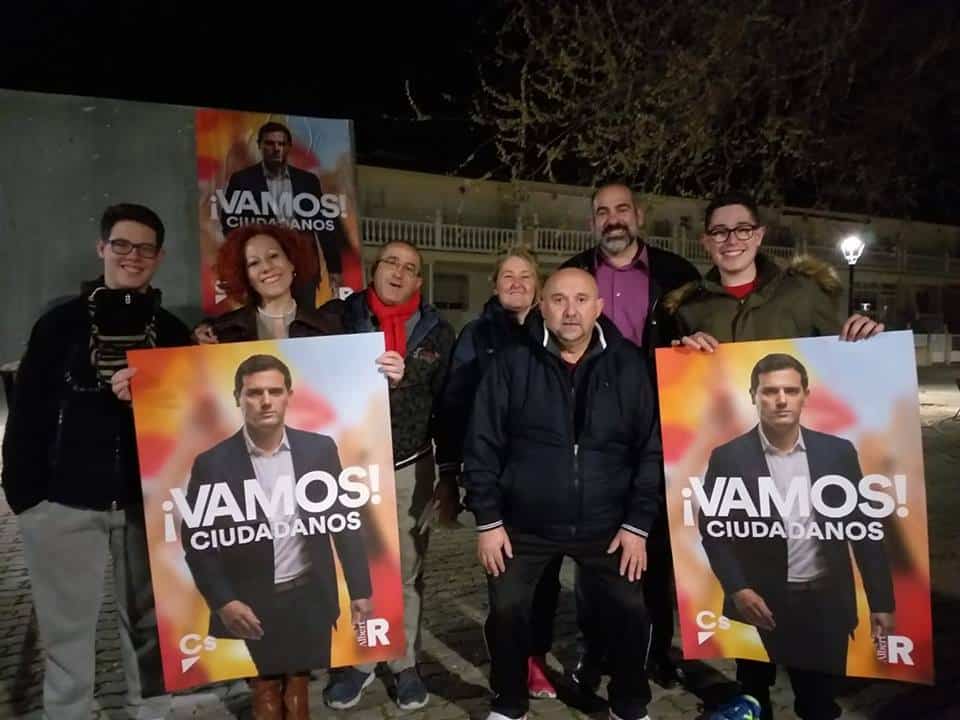 Varios partidos políticos inician en Herencia la campaña electoral del 28A con la pegada de carteles y otros actos 4