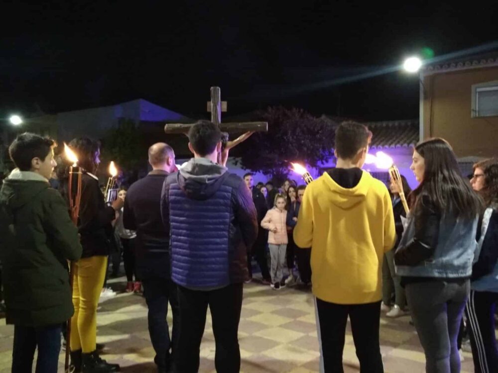 Fotografías del Vía Crucis de los Jóvenes Vía Crucis de los Jóvenes Martes Santo9 1000x750 - Fotografías del Vía Crucis de los Jóvenes