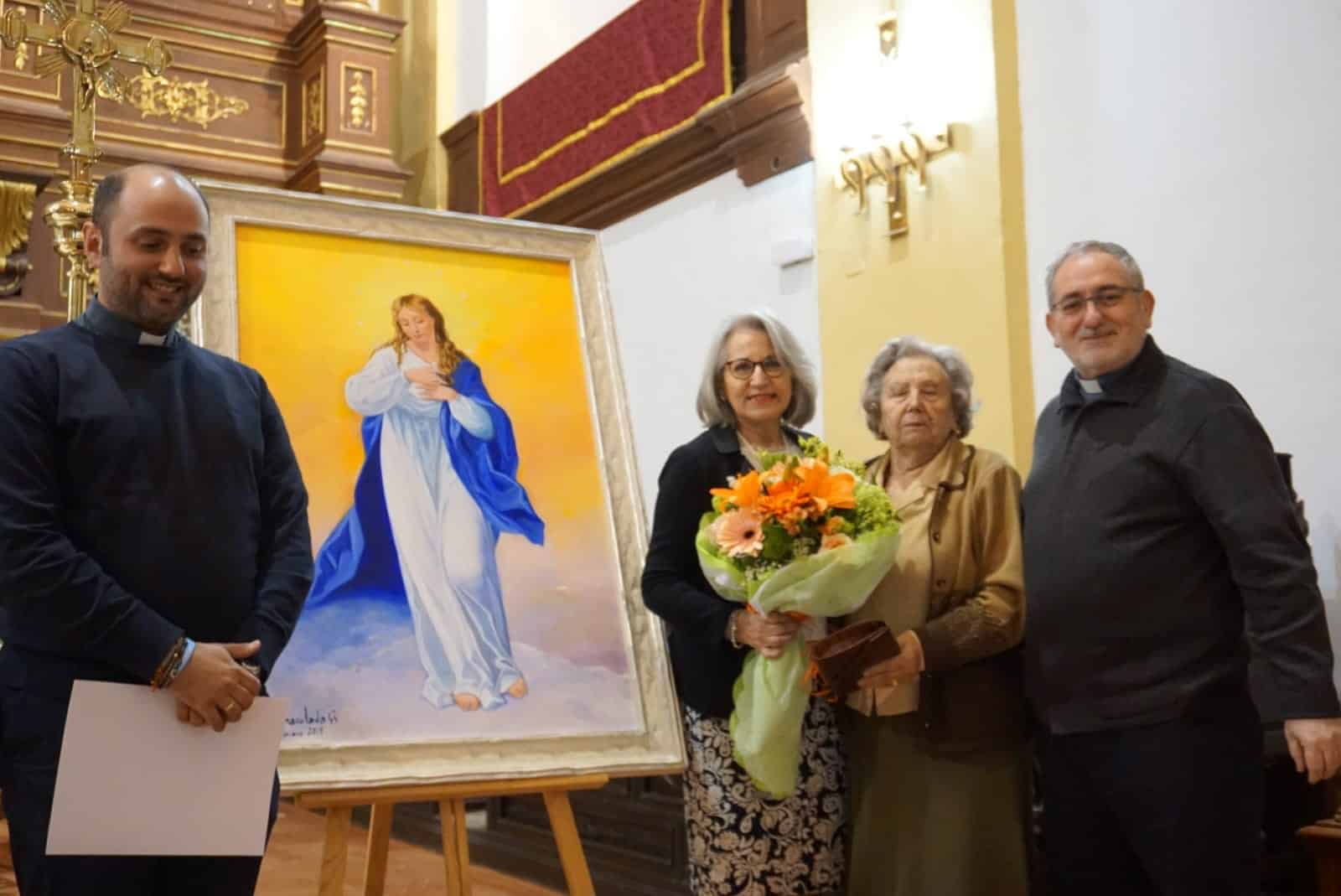 La pintora Inmaculada García dona un cuadro de temática inmaculista a la parroquia 8