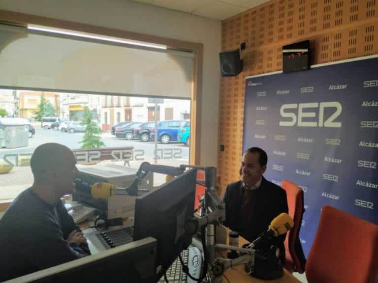 Entrevista alcalde de Herencia en SER Alcázar. Foto de radio.