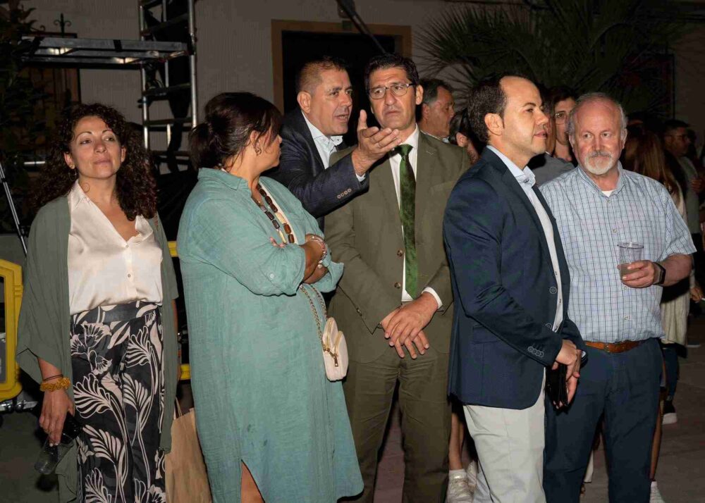 El Presidente de la Diputación visita el stand del Consejo Local de Herencia 11