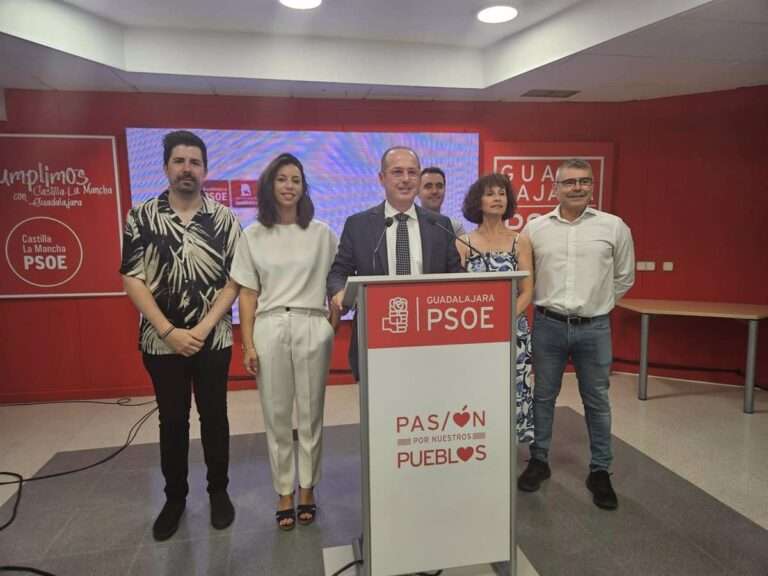 El PSOE registra una moción en la que pide a Guarinos que "rompa" el acuerdo de Gobierno con Vox antes de otro chantaje