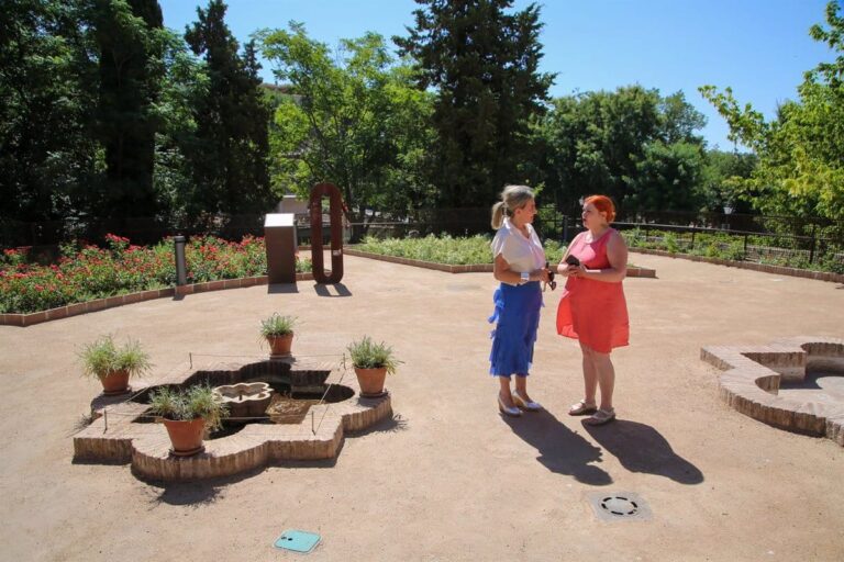 Milagros Tolón visita el Museo del Greco en Toledo y contempla cómo luce el renovado Jardín alto