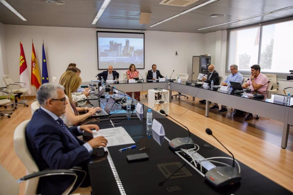Observatorio de Promoción Industrial C-LM crea tres grupos de trabajo para retos futuros, reindustrialización y talento