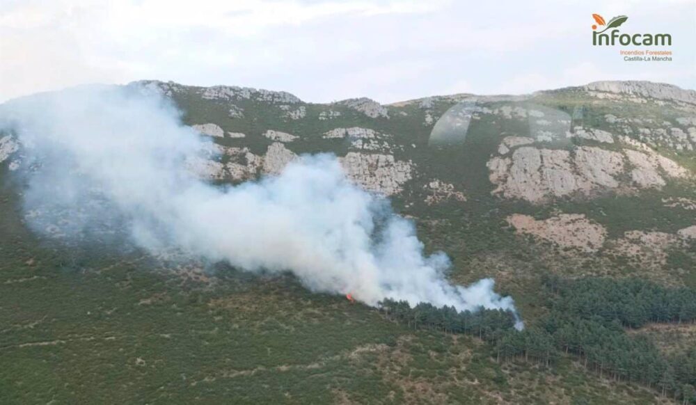 Progresos En La Extinción Del Incendio En Cantalojas Dos Equipos Y Ocho Profesionales Al Frente 6789