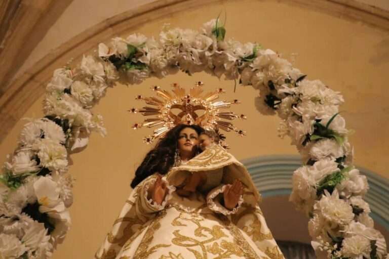 La senadora Montserrat Rivas pregona las fiestas patronales de Tamajón