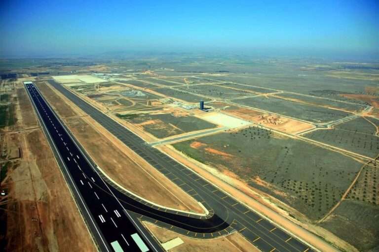 El aeropuerto de Ciudad Real defiende que "reúne todas las condiciones" para acoger migrantes temporalmente