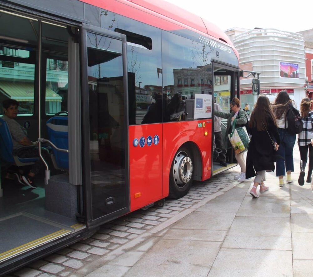 CCOO desconvoca la huelga de autobuses de este lunes para reivindicar la jubilación anticipada en el sector