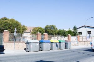 El Ayuntamiento Tomelloso sanciona a un vecino por tirar en la vía pública colchones, muebles de madera y un frigorífico
