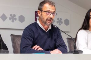 Toquero rechaza los insultos de su compañero de Vox a votantes del PSOE y PP e insiste en que fue en su cuenta personal