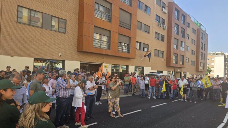 Agricultores de Guadalajara protestan por la situación "de ruina" que viven por los precios del cereal