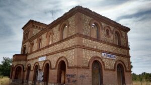 Alumnas del Alfonso VIII de Cuenca cosechan un título nacional por su idea para remozar el antiguo apeadero de Cardenete