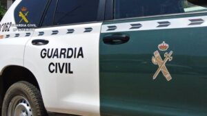 Fallece el conductor de un camión tras salirse de la vía y volcar en la N-430 a su paso por Manzanares