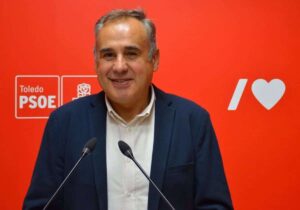 PSOE pide a Velázquez que la bandera LGTBI vuelva a lucir en el balcón del Ayuntamiento de Toledo