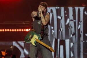 El pleno de Alcázar de San Juan aprueba el nombramiento del cantante Dani Fernández como Hijo Predilecto