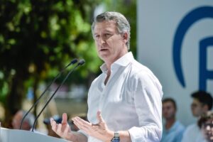 VÍDEO: Feijóo dice que Sánchez no está "limpio" y carga contra Vox por dedicarse a "criticar" al PP tras informe UCO