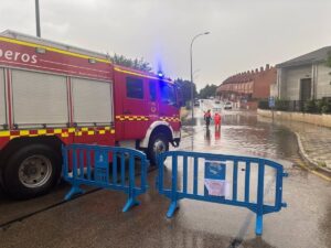 Caídas de árboles y cableado, achiques de agua y goteras en El Sargal de Cuenca por las tormentas de este martes