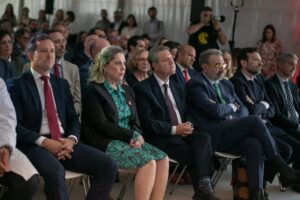 Johnson & Johnson cumple 40 años en Toledo ensalzando su labor en 150 patentes y su formación a más de 130 científicos