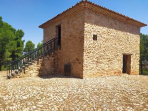 Junta inicia el expediente para declarar BIC 'la Casa de la Tercia' y declara BIC el 'Pozo de Nieve de Villajos'