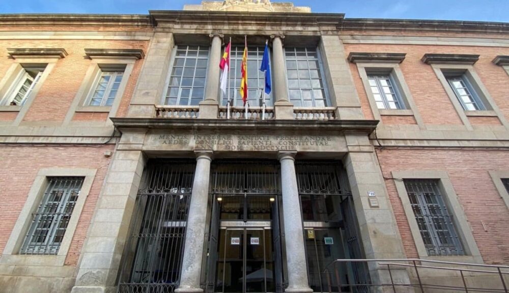 Junta vuelve a sacar a información pública el decreto para que interinos ocupen puestos de funcionarios locales