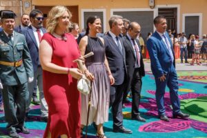 Las Alfombras de Serrín "pintan" Elche de la Sierra y reciben apoyo de instituciones para ser reconocidas por la UNESCO