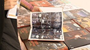 Leer cómics en grupo crea espacios seguros para adolescentes que han sufrido vulneración de sus derechos, según la UCLM