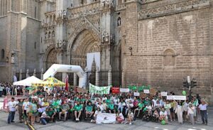 Medio millar de personas participan en la Marcha Solidaria contra la ELA en Toledo