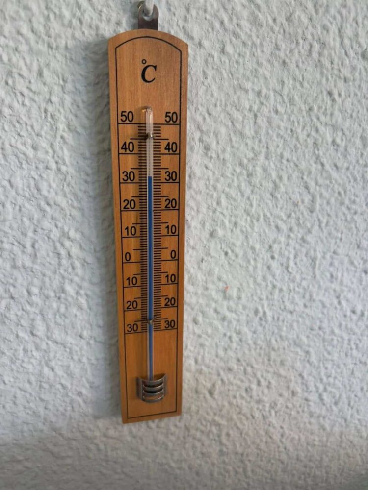 STE-CLM denuncia el "calor extremo" de las oposiciones docentes en la región: "Opositores y tribunales a la brasa"