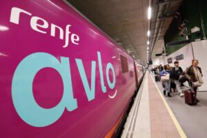 Renfe pone a la venta los billetes para viajar con los descuentos del Verano Joven