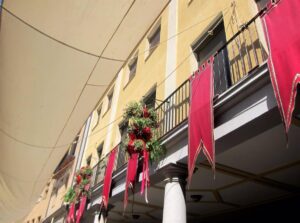 Reparan los toldos del Corpus afectados por el viento y Ayuntamiento Toledo pone todos los medios para evitar más daños
