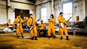 The Gagarins enfilan una década de misión bordando el "auténtico surf soviético" y abren casting para sumar un theremín