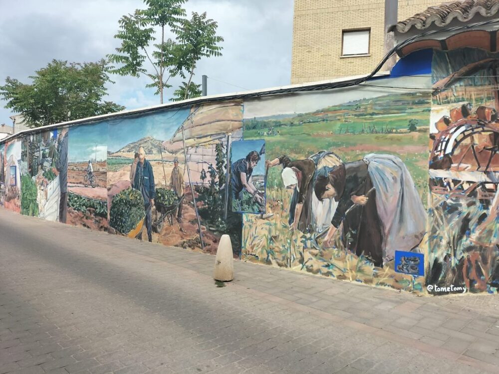 Un homenaje a la huerta herenciana que ya es símbolo turístico en la calle Juan Coto 2
