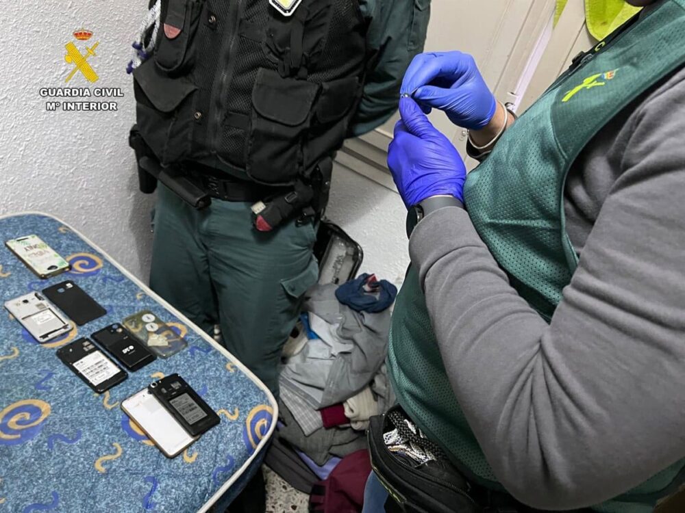 Detenida una trama acusada de estafar casi 1,6 millones de euros por internet en localidades como Cuenca