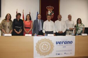 El rector de la UCLM apremia a combatir la exclusión digital, "una brecha que existe en los últimos años"