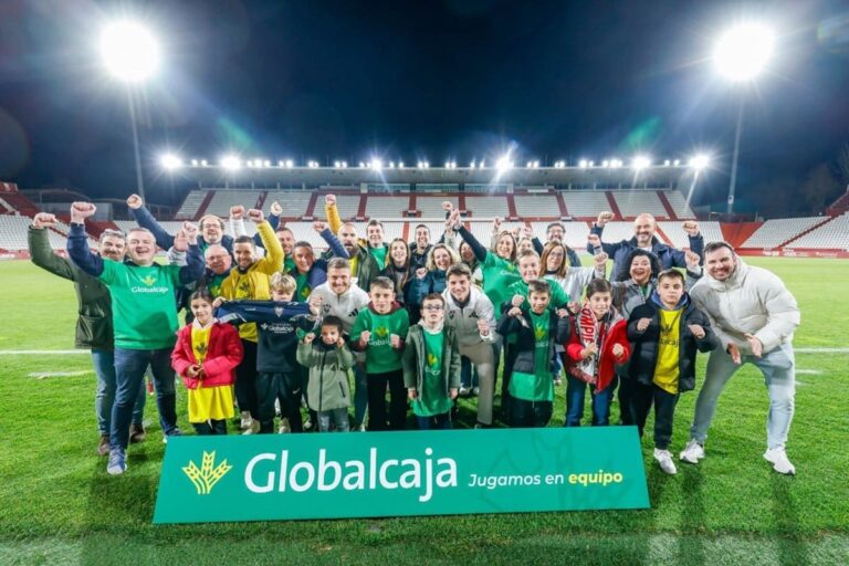 Globalcaja ofrece dos abonos del Albacete Balompié por el traslado de nómina en su renovación de acuerdo con el club