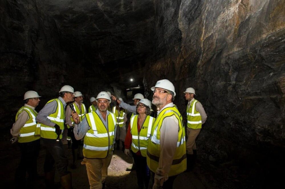 La Junta reafirma su apoyo al proyecto minero de Abenójar en una visita a una explotación similar en Lugo