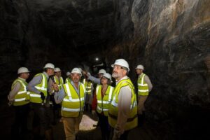 La Junta reafirma su apoyo al proyecto minero de Abenójar en una visita a una explotación similar en Lugo
