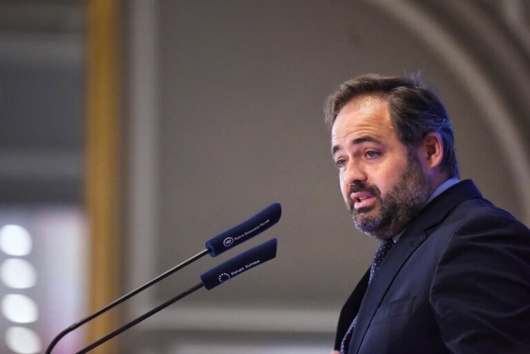 Núñez exige a Page explicaciones sobre la posible adjudicación de un contrato público a una empresa del 'caso Ábalos'
