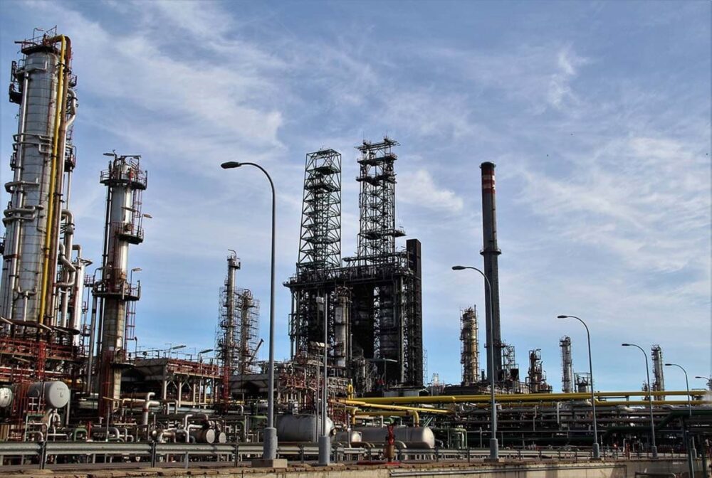 Sindicatos de Repsol Petróleo Puertollano amenazan con movilizaciones por la "eliminación" de 12 puestos de trabajo