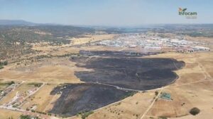 Siete medios y 25 personas participan en la extinción de un incendio en Gamonal (Toledo)