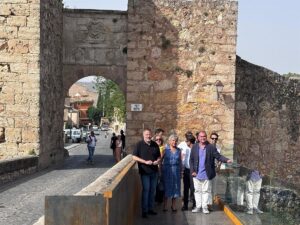Cuenca estrena pasarela para viandantes en el Arco de Bezudo