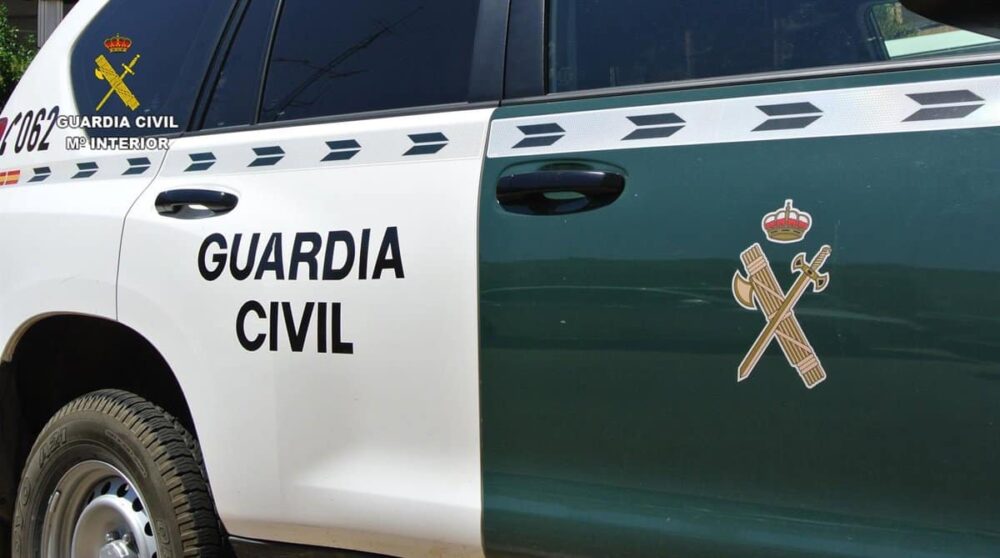 Dos fallecidos y una mujer de 80 años herida tras la salida de vía de un turismo en Fuentes (Cuenca)
