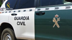 Dos fallecidos y una mujer de 80 años herida tras la salida de vía de un turismo en Fuentes (Cuenca)