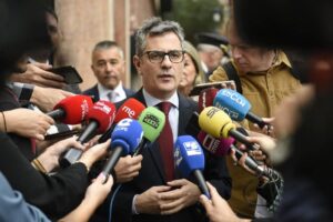 Bolaños remarca que la ausencia de Begoña Gómez a la comparecencia con el juez Peinado fue de acuerdo a la ley procesal
