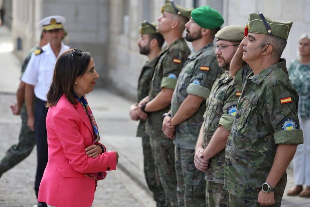 Robles garantiza el apoyo de España a Ucrania "el tiempo que sea necesario": "Estamos orgullosos de su resistencia"
